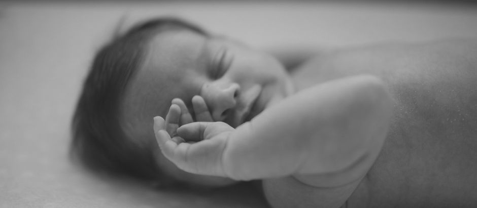 un bébé qui s'endort
