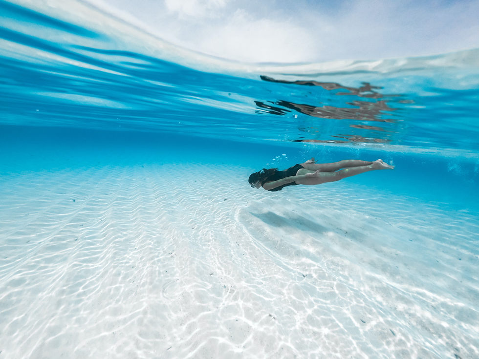Femme qui se baigne dans la mer : Quelle est la signification astrologique d'une éclipse?