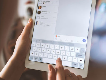 How to Use Online Reviews to Turn Engaged Couples Looking into Booking