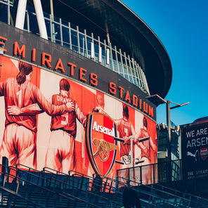 O trono da Inglaterra é vermelho: Arsenal quebra jejum de 22 anos e mira a Europa