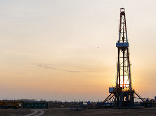 Oil Trading Strategies for Options, Futures, and CFDs.