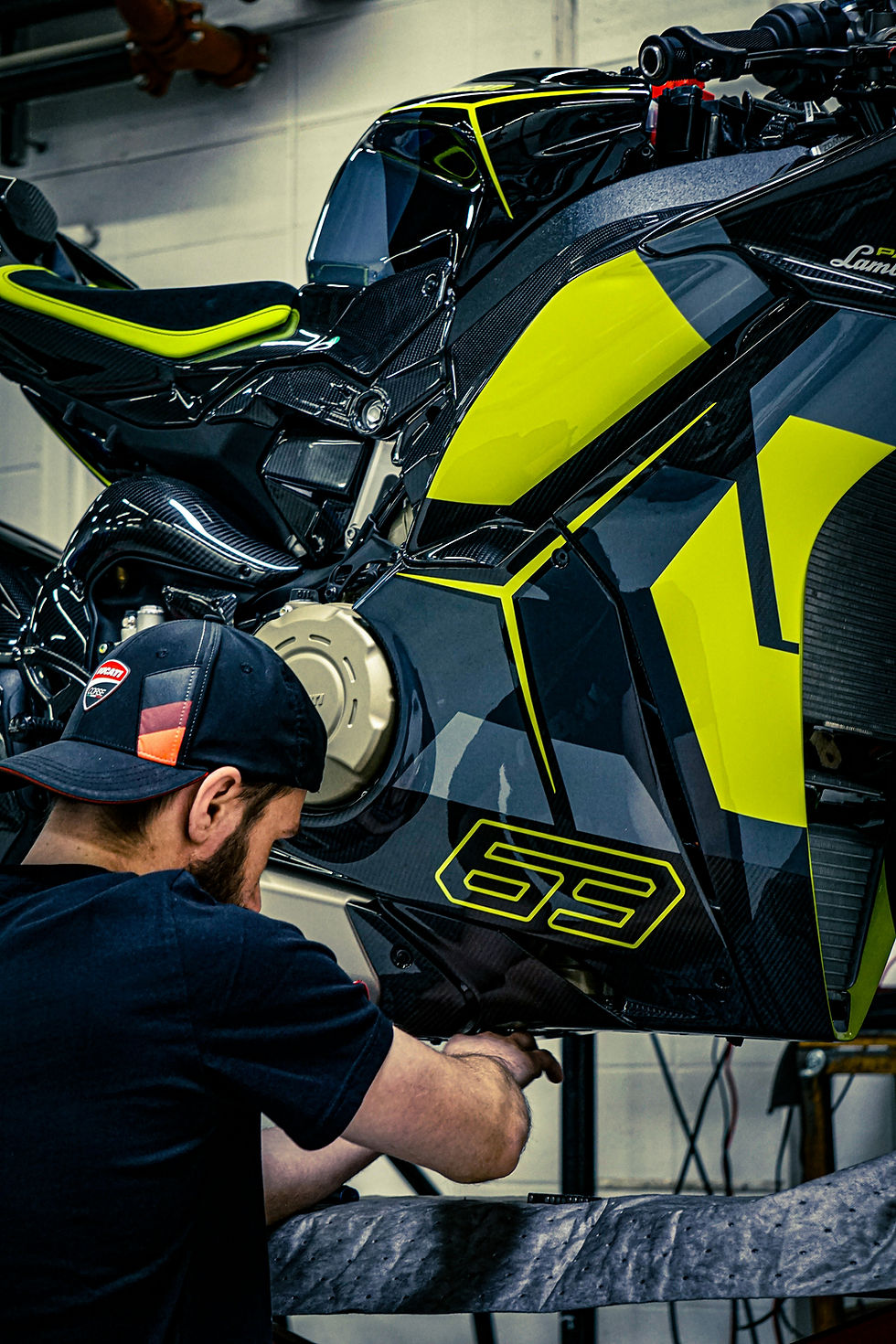 Image by Ronnzy Moto