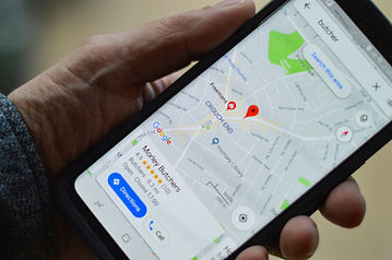 Quels sont les avantages d'une stratégie GEO pour les entreprises locales en France avec alexandre m the frenchy and Co Agence GEO