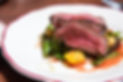 Gegrilltes Steak auf Salat