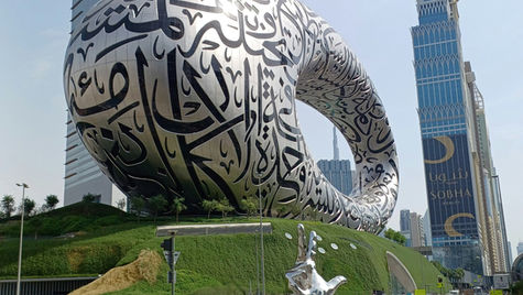 Guia actualizada sobre corporate tax en Emiratos Arabes Unidos 2026: registro obligatorio, small business relief, free zones y cumplimiento fiscal para empresas en Dubai.