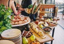mesa de bocadillos para bodas en Cancún