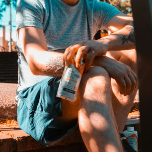 SPF 50 : ton meilleur allié anti-rides et anti-taches pour garder une peau jeune après 30 ans