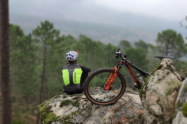 Vélo aveyron Aubrac Cantal route du fromage