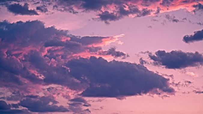 Maandag en dinsdag nog zomers warm. Dinsdagavond kans op stevige buien