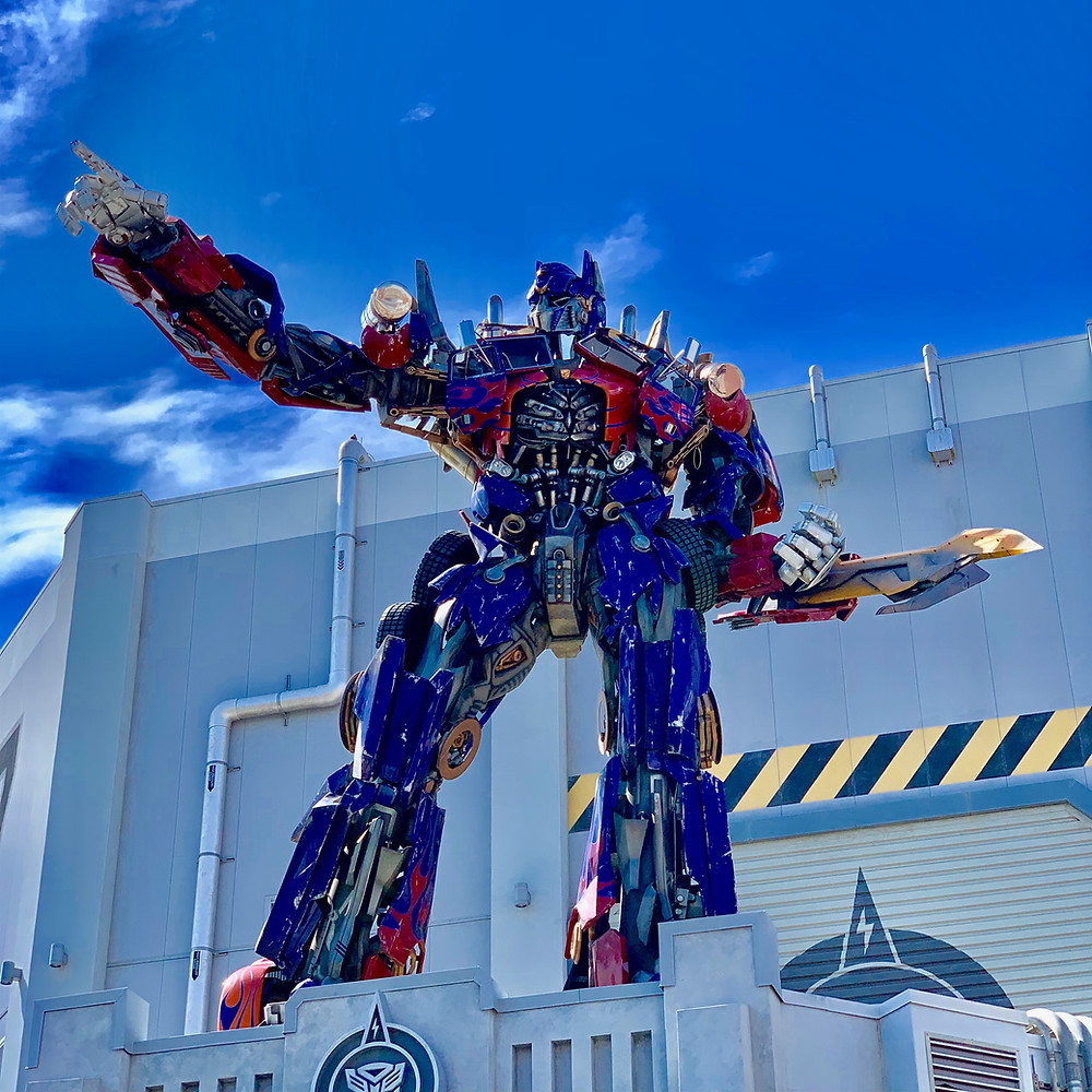 Optimus Prime standing and pointing at Universal Studios Florida