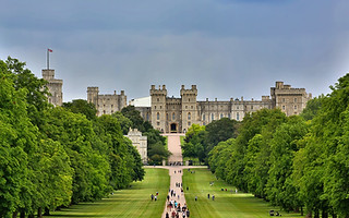 The long walk pathway leading to Windosr Castle