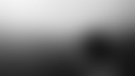 mulher sentada sozinha