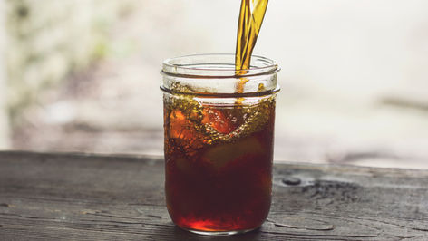 STAY COOL & HYDRATED WITH HERBAL ICED TEA