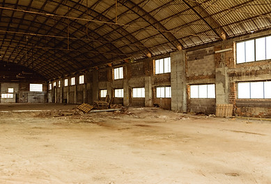 Image by Gian Pietro Dragoni of empty old warehouse