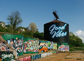 Image by Kyle Glenn