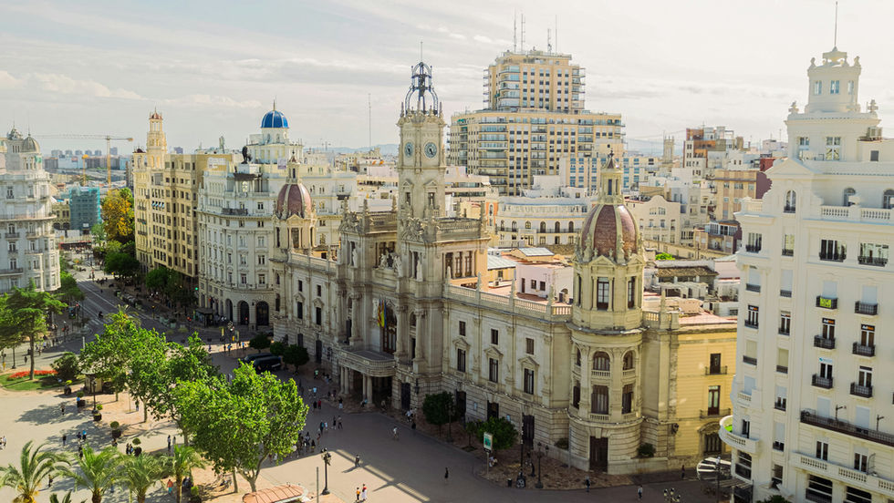 ¿Por qué invertir en Valencia? 3 razones para comprar un piso con HELICE Inmobiliaria