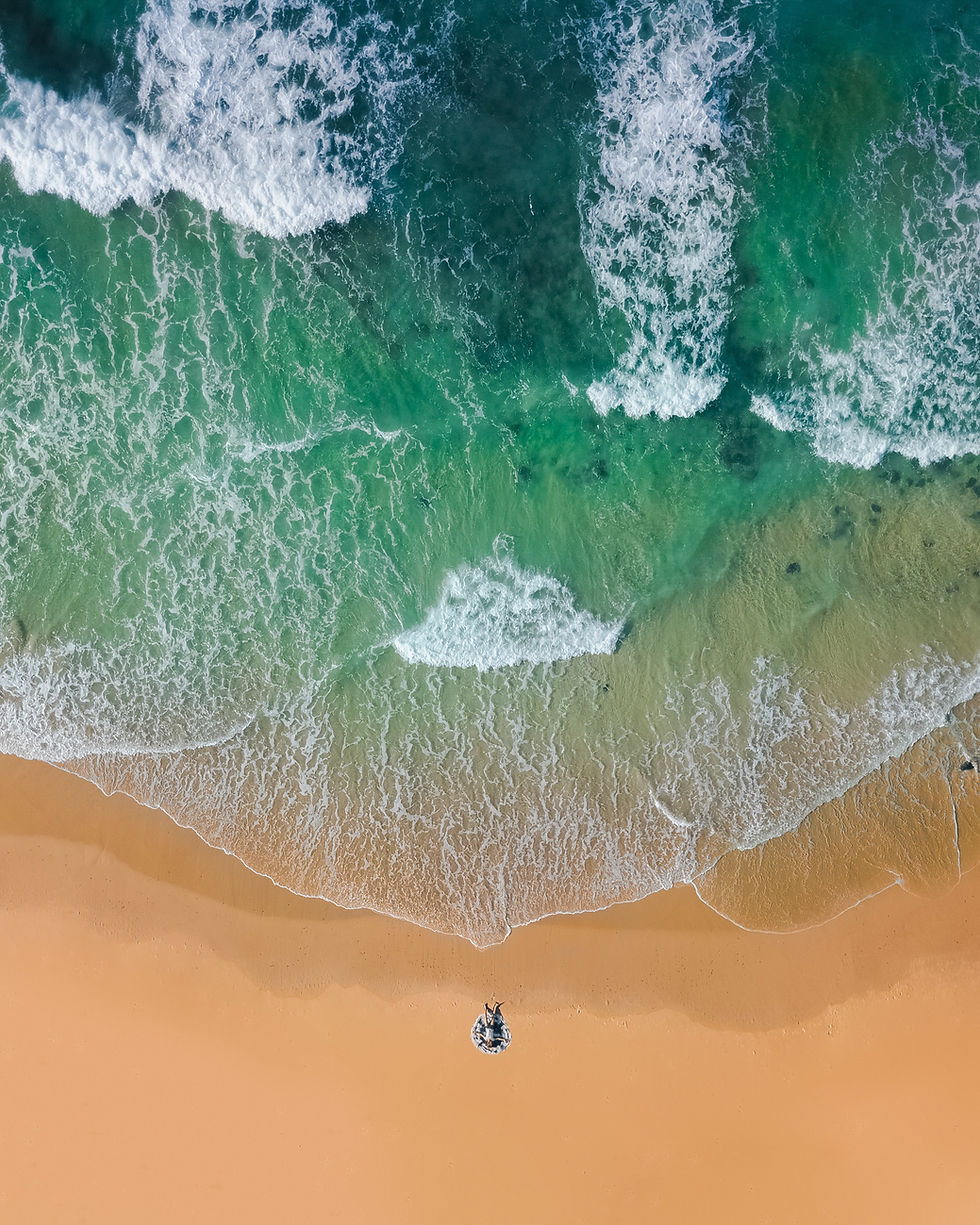 Wellen, Strand, grünes Wasser
