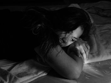 12 Unhealthy Coping Mechanisms for People With BPD