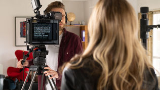 Como Escrever Roteiros para Videoaulas sem Parecer que Alguém Está Lendo um Texto