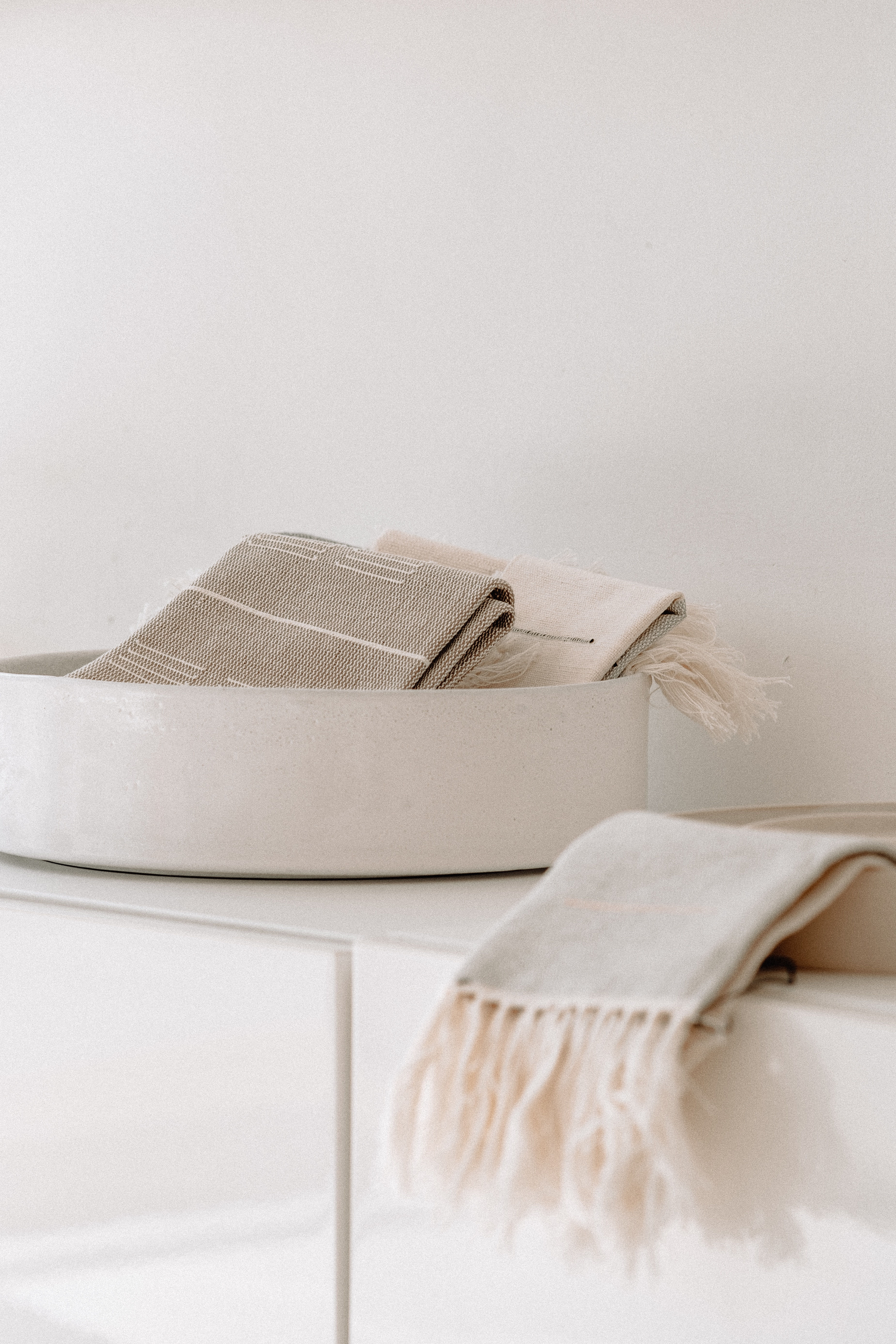 NEUTRAL TOWELS