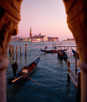 Image by Luca Bravo