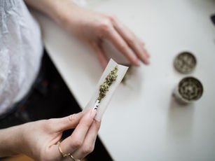 Mulher presa com 1g de maconha não foi condenada