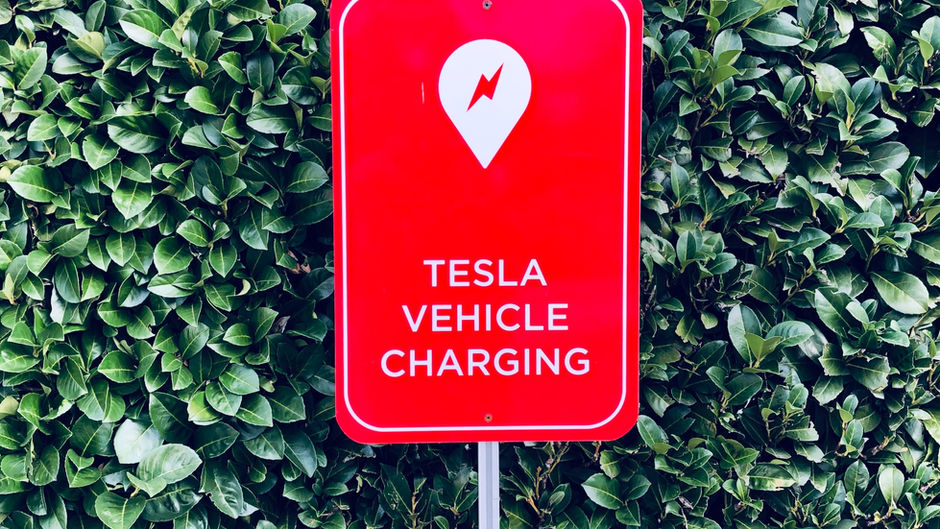 Stocks: Tesla gets more Lithium