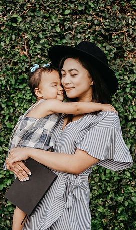 Leonora Organics | New Mom Gifts and Boxes | Free Shipping in Canada and US
