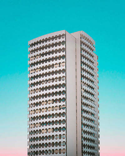 Image by Howard Bouchevereau