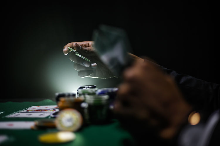 casino royale theme party hands