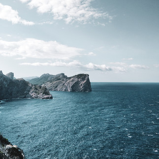 Golden dunes, ocean hues—Cape Town’s effortless elegance.