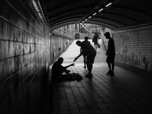 La brecha digital en la era de la inteligencia artificial: una urgencia global para el desarrollo equitativo