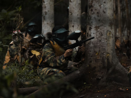 Le PAINTBALL : TOUT SAVOIR SUR CE SPORT ATYPIQUE, DE SES ORIGINES À SES DÉRIVÉS
