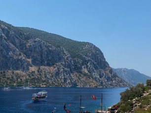 What should we take with us when going on a boat trip in Marmaris?