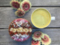 Smoothie bowl and herbal latte
