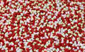 red and white capsules opioid drugs