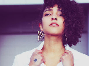 Woman Holding Shirt Collar With Confidence | Good Girl Conditioning | Therapy for Burnout | Women’s Health and Therapy in Colorado | Affordable Counseling for Women | BCBS, Aetna, Cigna, United, Medicaid | Her Time Therapy