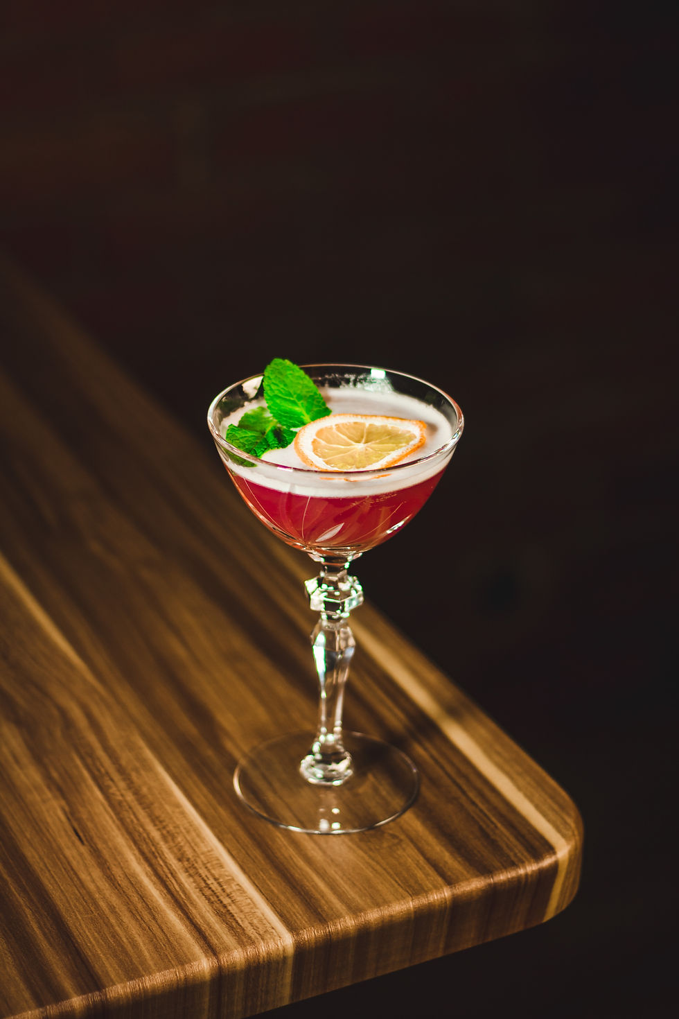 Dans un shaker rempli de glaçons, mélanger 8 cl de jus d’orange, 8 cl de jus d’ananas et 2 cl de sirop de grenadine. Verser dans un verre et décorer avec une tranche d’orange.