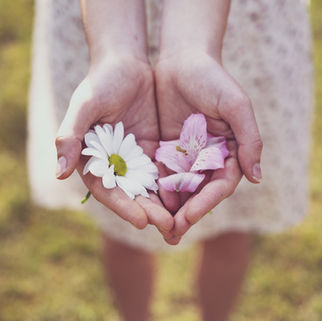 🌕 Et si la ménopause était une naissance ? Quand la fécondité se déplace du corps à l’âme.