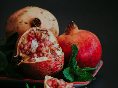 Pomegranate Oil: The Antioxidant-Rich Elixir for Glowing Skin