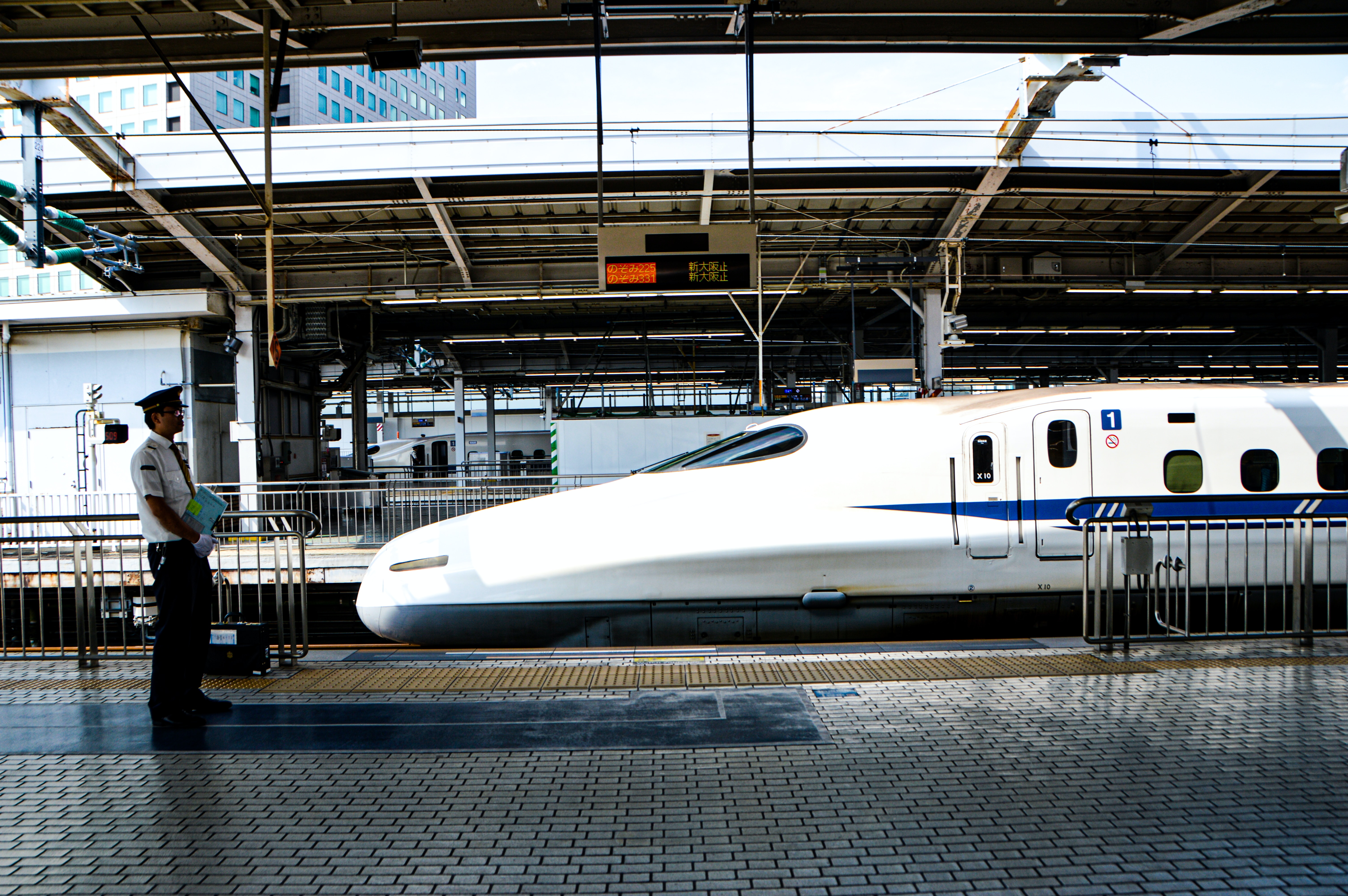 how much does a tour guide cost in japan