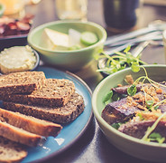 Bowls und Brot