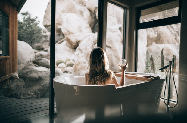 Image by Roberto Nickson