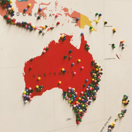 mappa geografica dell'Australia con spilli ad indicare le zone popolate