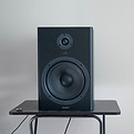 Large electronic speaker