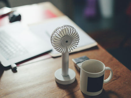 Comprendre les Différences entre Ventilateurs, Brumisateurs, Rafraîchisseurs d'Air et Brasseurs d'Air