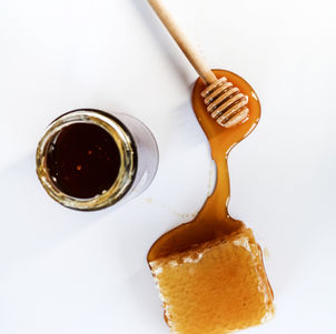 A Guide to Buying Honey: What To Look for (And What to Ignore)
