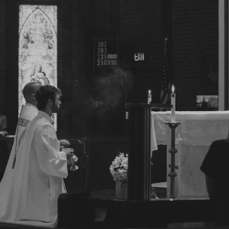 Más Allá de las Reglas: La Belleza del Ritual Católico