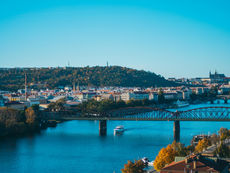 Praag gaat iconische Vyšehrad spoorbrug verplaatsen