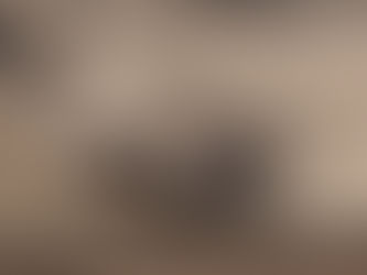 Gnus laufen im Mara-Fluss